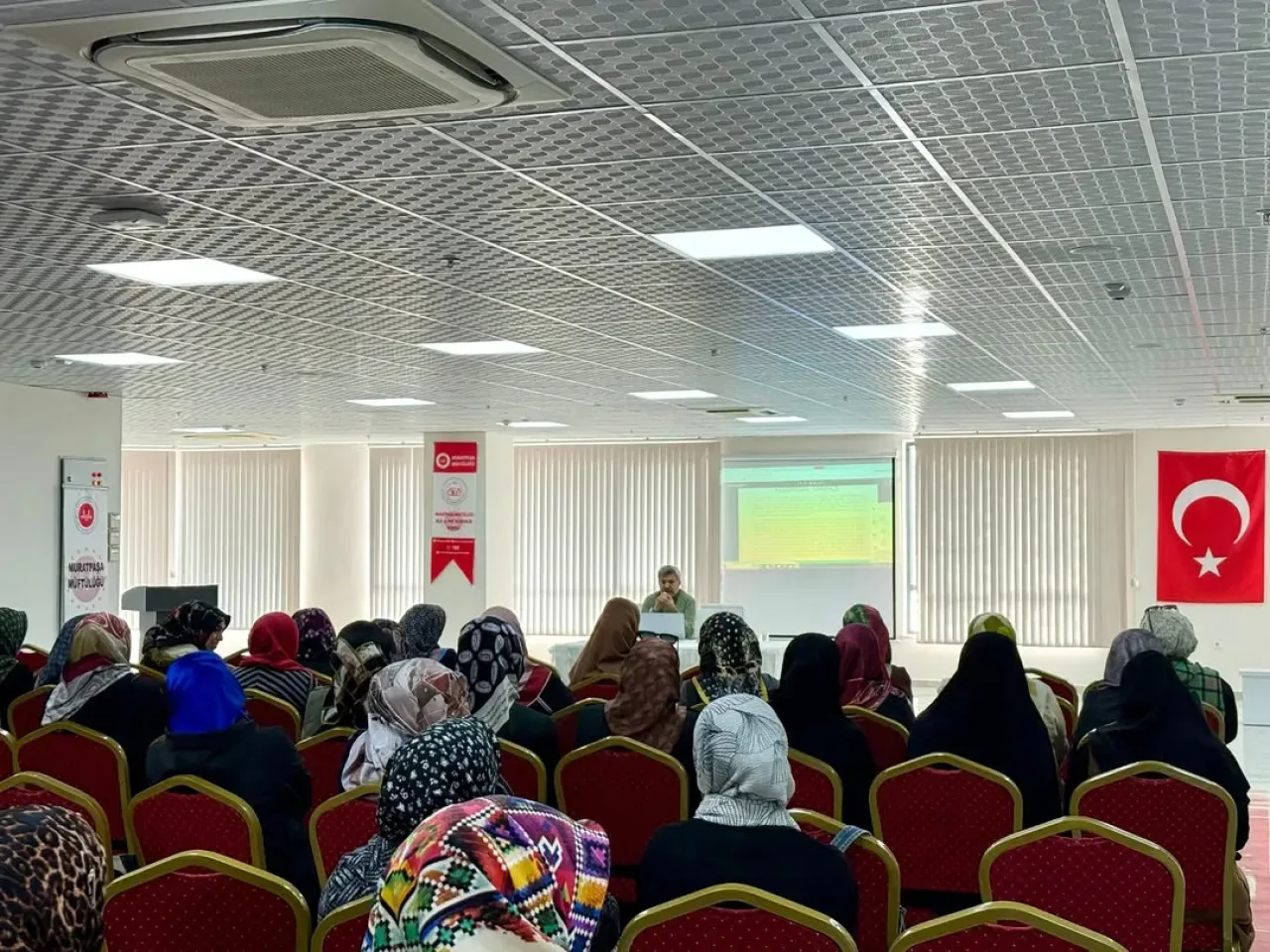 Muratpaşa'da Geçici Öğreticiler İçin Eğitim Semineri Düzenlendi Muratpaşa'da Geçici Öğreticiler İçin Eğitim Semineri Düzenlendi