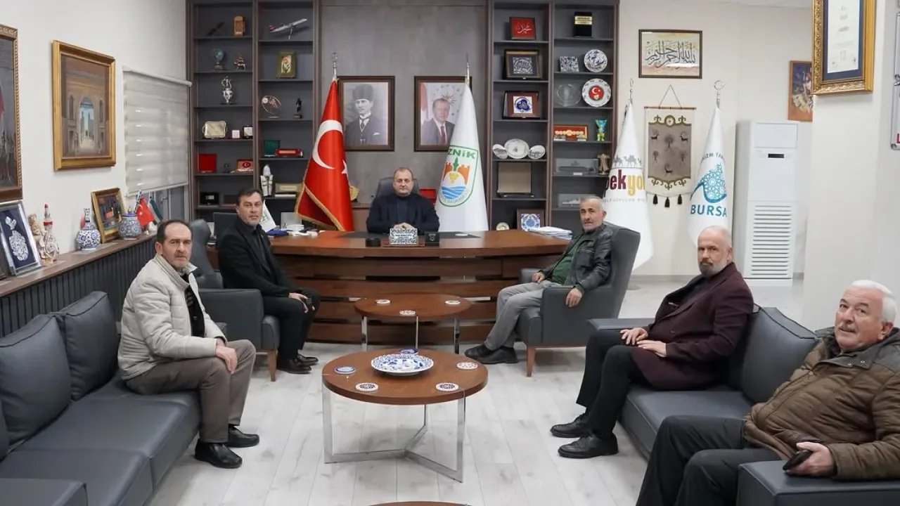 İznik Belediye Başkanı, Mahalle Muhtarını Ziyaret Etti İznik Belediye Başkanı, Mahalle Muhtarını Ziyaret Etti