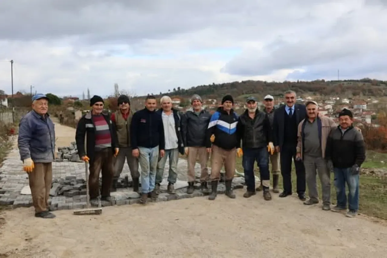 Balya'da Ören Mahallesi Sakinleri İmece Usulüyle Mahallelerini Güzelleştirdi Balya'da Ören Mahallesi Sakinleri İmece Usulüyle Mahallelerini Güzelleştirdi