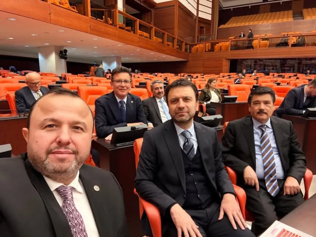 AK Partili Uslu, Antalya'nın Yatırım Bütçelerini Meclis'te Anlattı AK Partili Uslu, Antalya'nın Yatırım Bütçelerini Meclis'te Anlattı