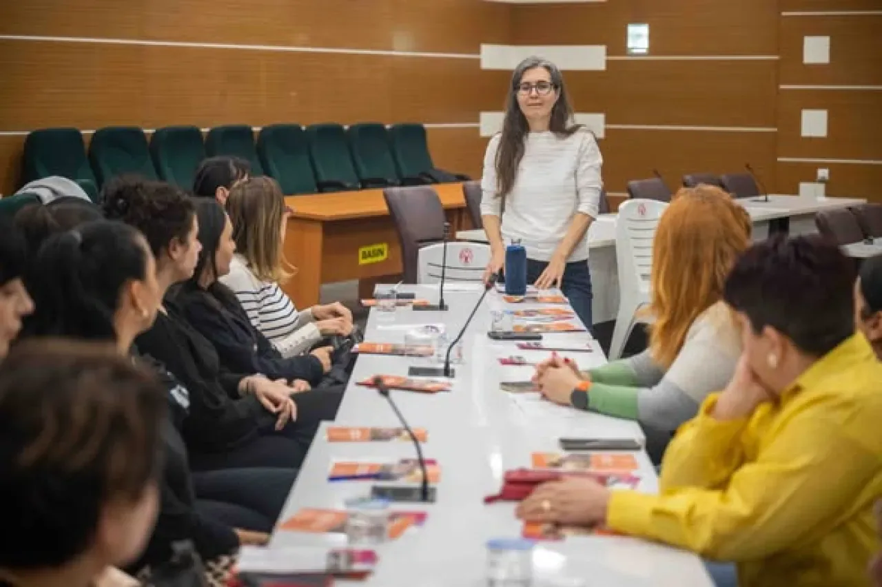 Bornova Belediyesi, Kadının İnsan Hakları Eğitim Programı'nı Başlattı Bornova Belediyesi, Kadının İnsan Hakları Eğitim Programı'nı Başlattı