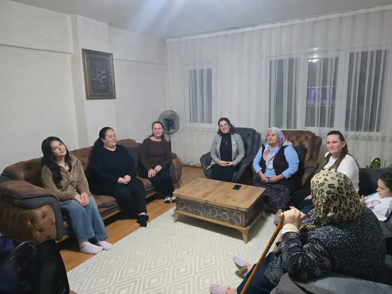 MHP Avcılar, Ambarlı Mahallesi'nde Aile Ziyareti Gerçekleştirdi MHP Avcılar, Ambarlı Mahallesi'nde Aile Ziyareti Gerçekleştirdi