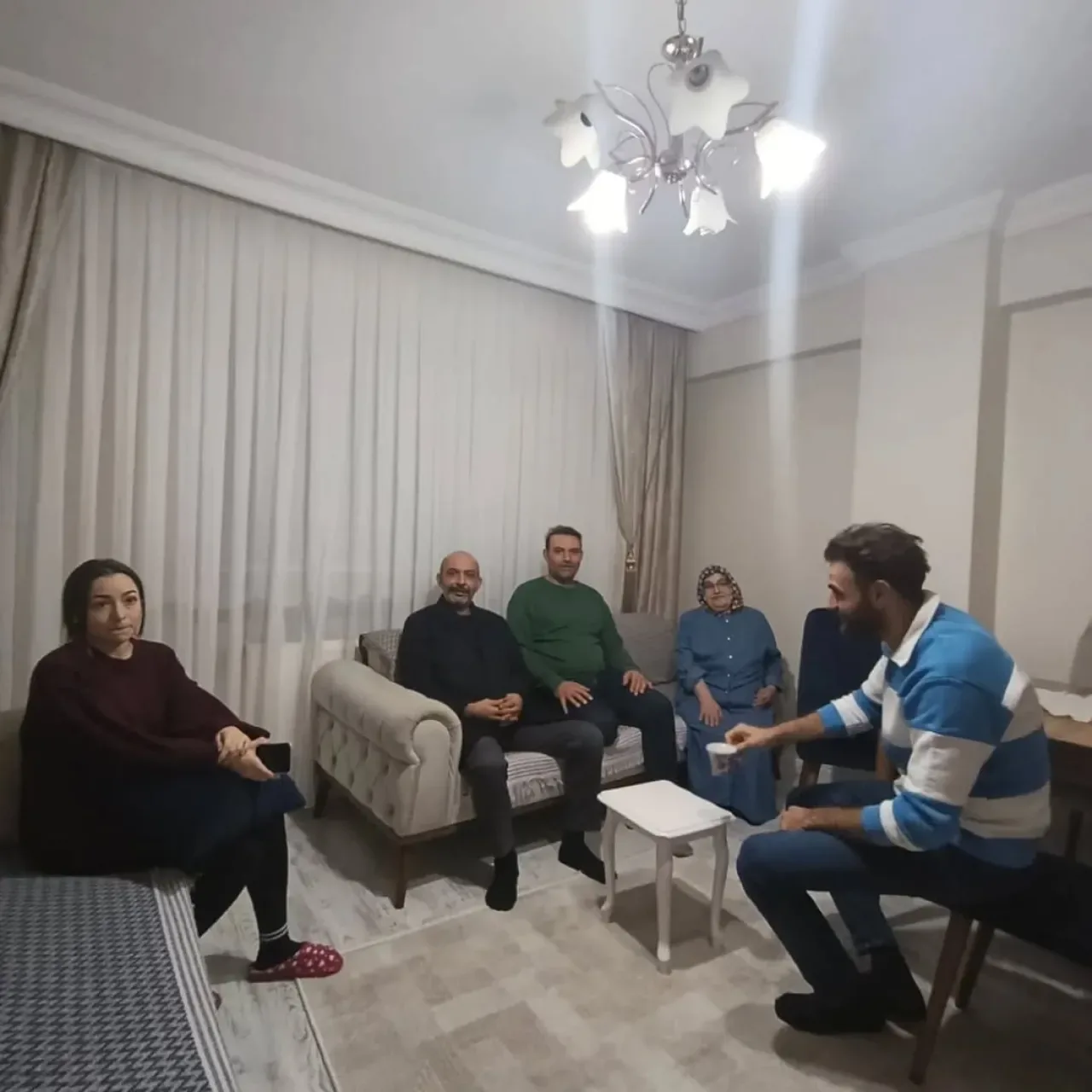MHP'den Avcılar'da Vatandaş Ziyareti: Bahçeli'nin Selamları İletildi MHP'den Avcılar'da Vatandaş Ziyareti: Bahçeli'nin Selamları İletildi