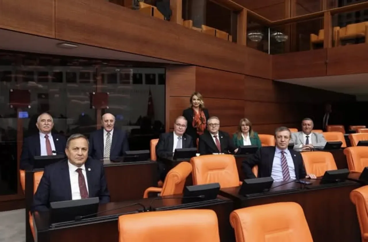 CHP'li Türeli, Bakanlık Bütçelerini Genel Kurul'da Eleştirdi CHP'li Türeli, Bakanlık Bütçelerini Genel Kurul'da Eleştirdi