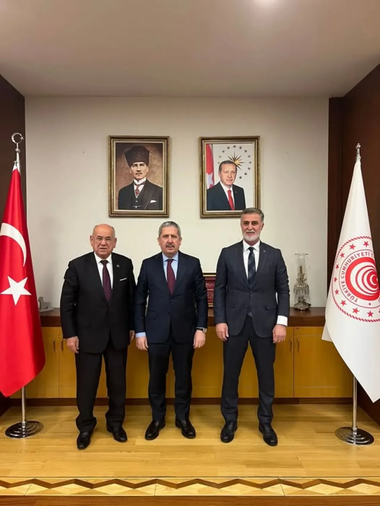 Ankara Özel Halk Otobüsçüleri Esnaf Odası, Ticaret Bakan Yardımcısı ile Bir Araya Geldi Ankara Özel Halk Otobüsçüleri Esnaf Odası, Ticaret Bakan Yardımcısı ile Bir Araya Geldi