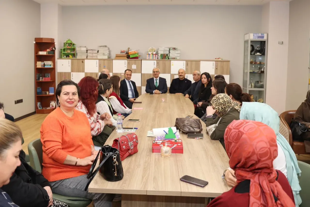 Gebze Kaymakamı Mehmet A. Özyiğit, Atatürk İlkokulu'nu Ziyaret Etti Gebze Kaymakamı Mehmet A. Özyiğit, Atatürk İlkokulu'nu Ziyaret Etti