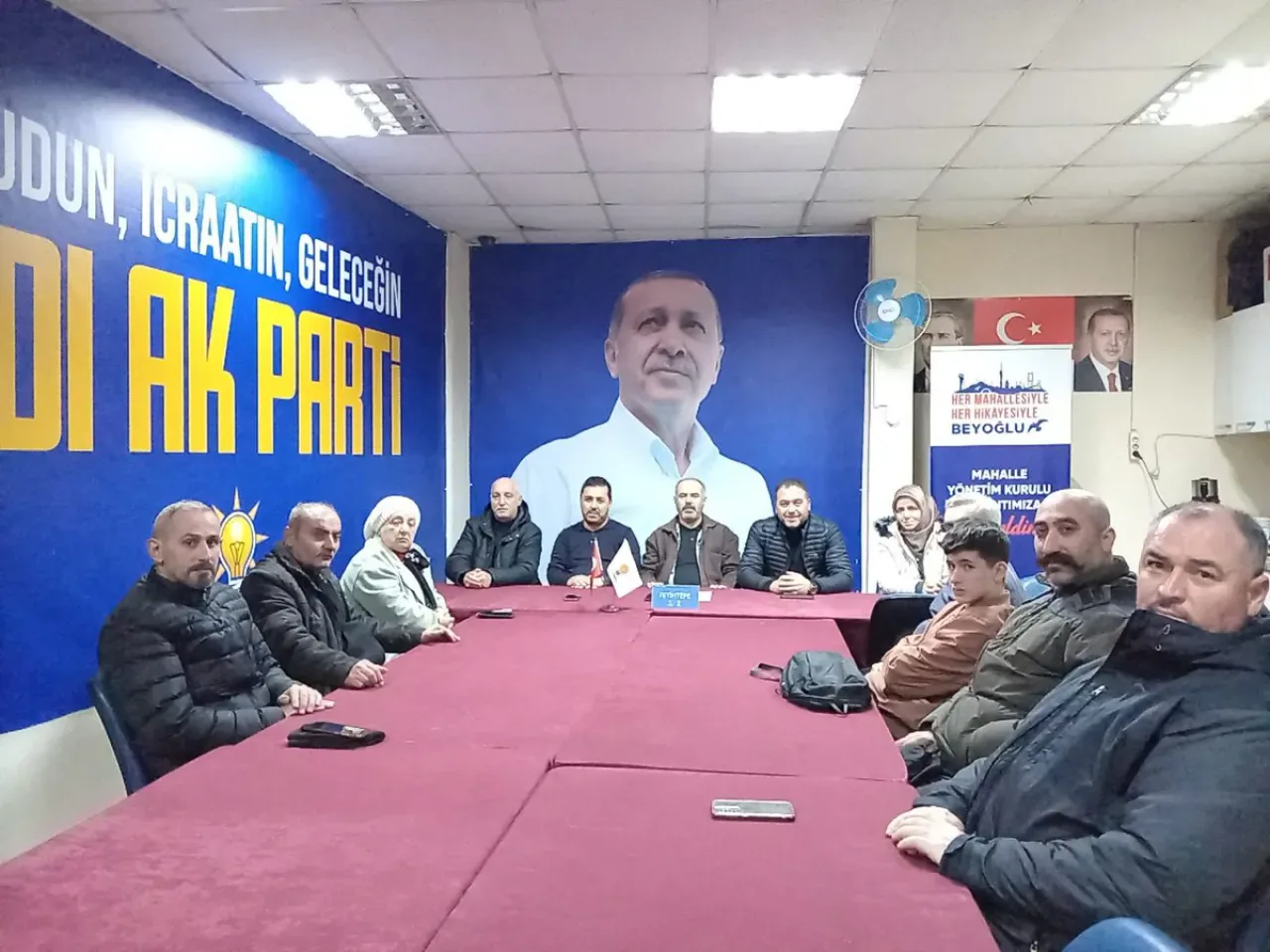 AK Parti Beyoğlu İlçe Teşkilatı Fetihtepe Mahallesi'nde Yönetim Kurulu Toplantısı Gerçekleştirdi AK Parti Beyoğlu İlçe Teşkilatı Fetihtepe Mahallesi'nde Yönetim Kurulu Toplantısı Gerçekleştirdi