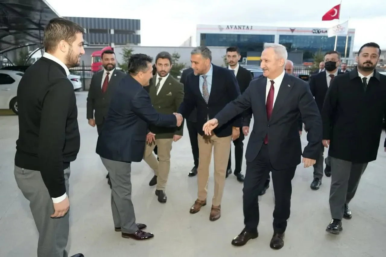 MHP Lideri Bahçeli'nin Selamları Akyurt'taki Mobilya Fabrikası Sahiplerine Ulaştı MHP Lideri Bahçeli'nin Selamları Akyurt'taki Mobilya Fabrikası Sahiplerine Ulaştı