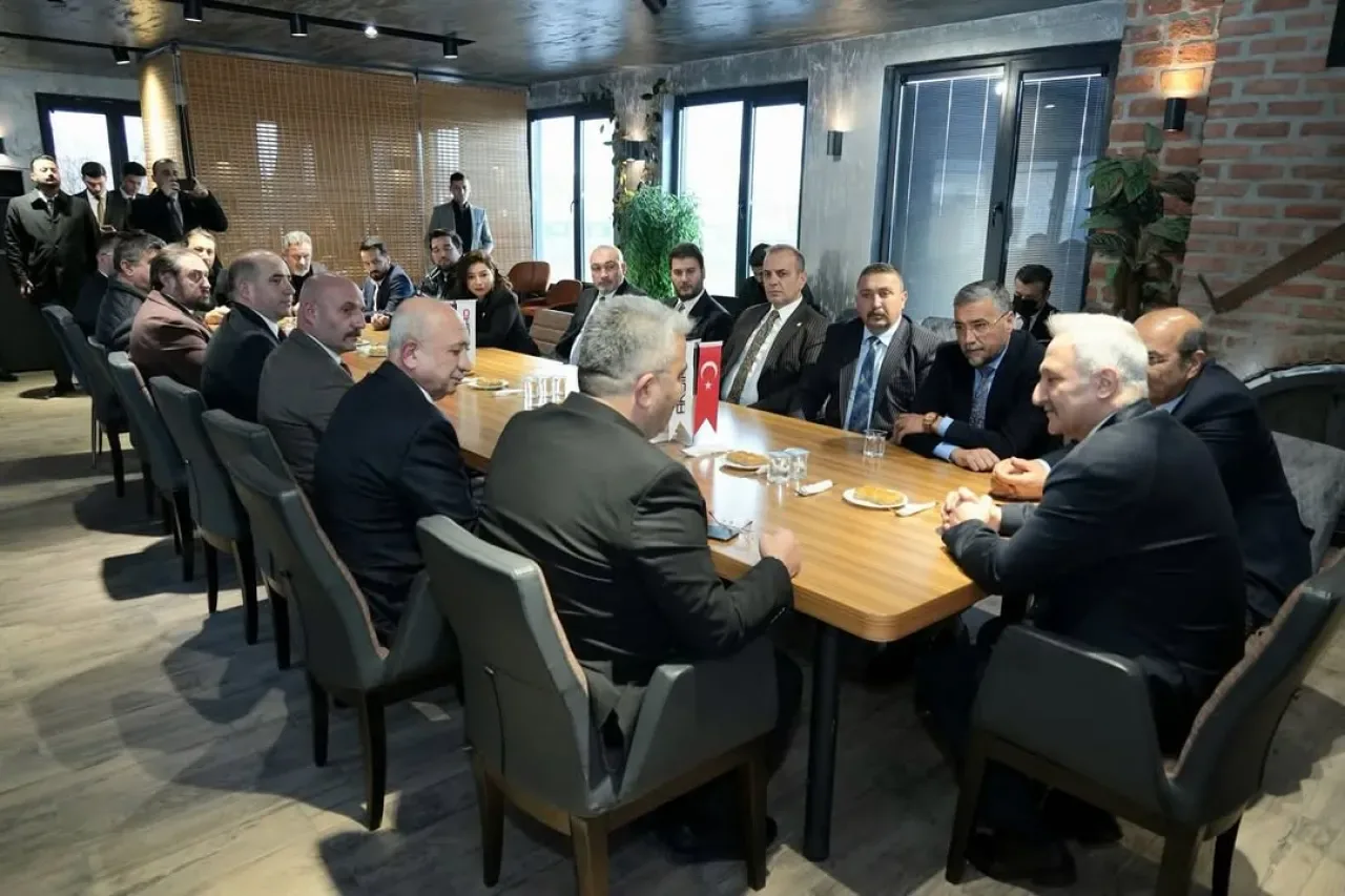 Akyurt MHP'den Sanayici ve İş İnsanlarına Ziyaret: Bahçeli'nin Selamları İletildi Akyurt MHP'den Sanayici ve İş İnsanlarına Ziyaret: Bahçeli'nin Selamları İletildi