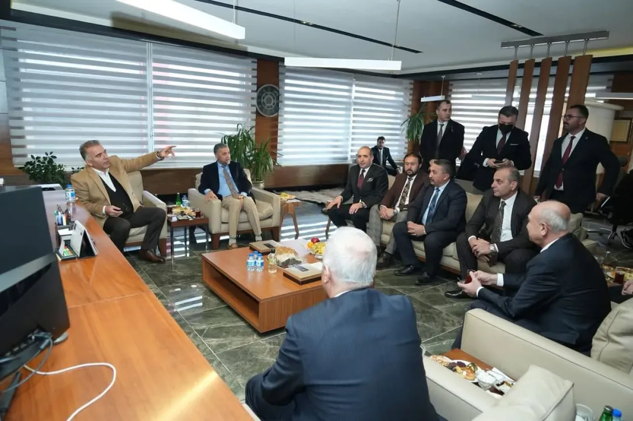 Türkiye'nin İlaç Sektöründeki Önemli İsimlerinden Mehmet Berat Battal'a MHP Heyetinden Ziyaret Türkiye'nin İlaç Sektöründeki Önemli İsimlerinden Mehmet Berat Battal'a MHP Heyetinden Ziyaret
