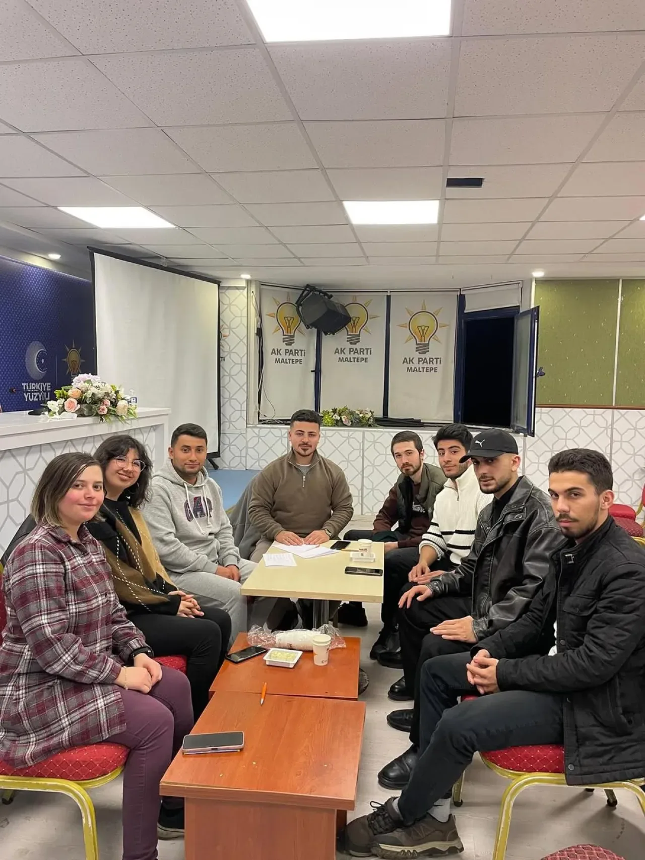 AK Parti Maltepe Gençlik Kolları Sosyal Politikalar Toplantısı Gerçekleşti AK Parti Maltepe Gençlik Kolları Sosyal Politikalar Toplantısı Gerçekleşti