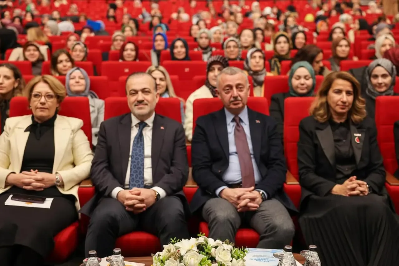 CHP Kartal İlçe Kadın Kolları, KADEM İş Birliğiyle "Güven Toplumunun İnşası" Eğitimine Katıldı CHP Kartal İlçe Kadın Kolları, KADEM İş Birliğiyle "Güven Toplumunun İnşası" Eğitimine Katıldı