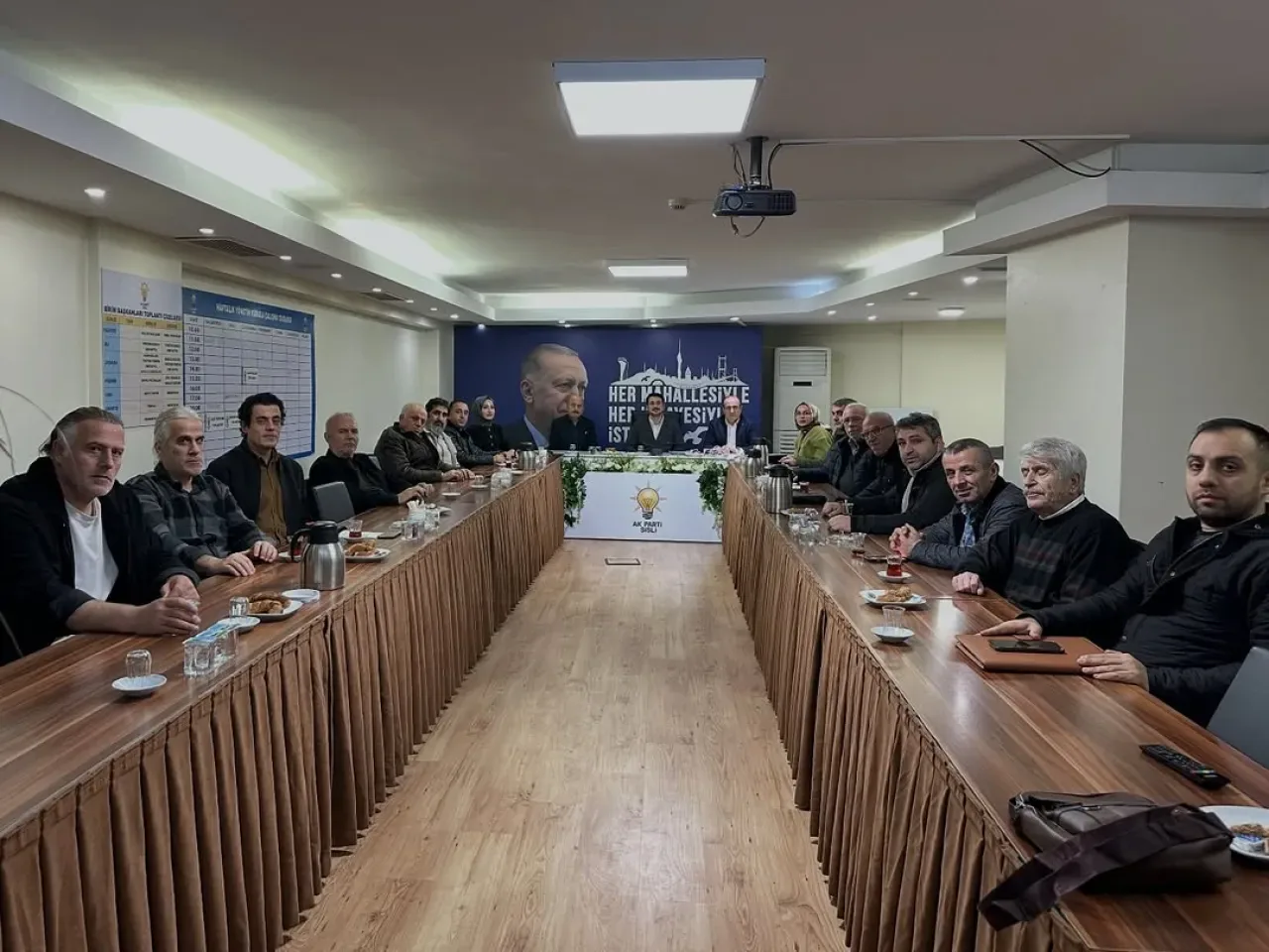 AK Parti Şişli'de Mahalle Başkanları Toplantısı Yapıldı AK Parti Şişli'de Mahalle Başkanları Toplantısı Yapıldı