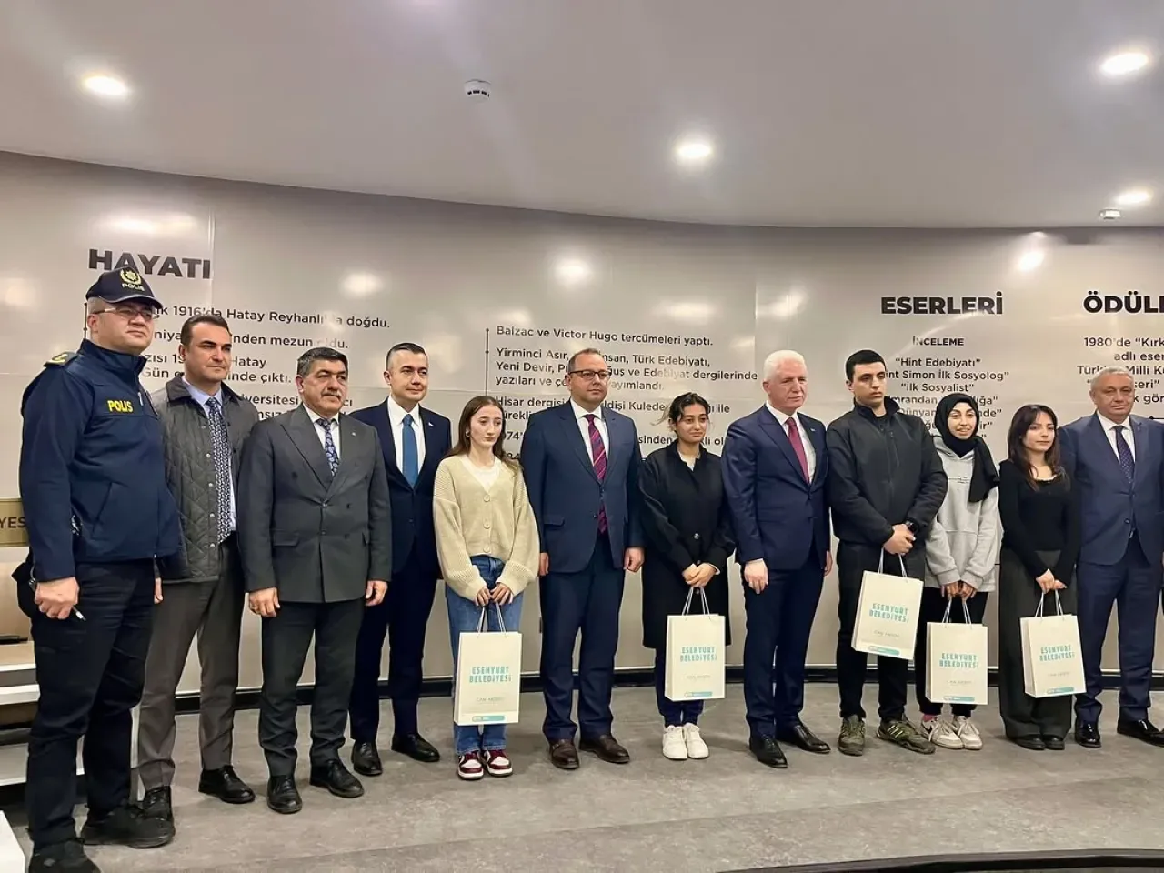 Esenyurt'a İlk Millet Kıraathanesi Açıldı Esenyurt'a İlk Millet Kıraathanesi Açıldı