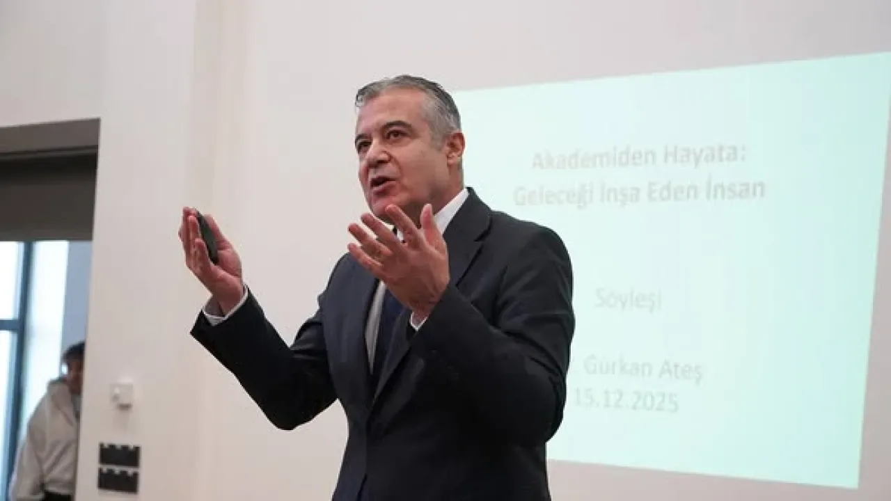 Adana'da "Gelecek Sizi Beklemiyor" Konferansı: Gençlere Vizyon Çağrısı Adana'da "Gelecek Sizi Beklemiyor" Konferansı: Gençlere Vizyon Çağrısı