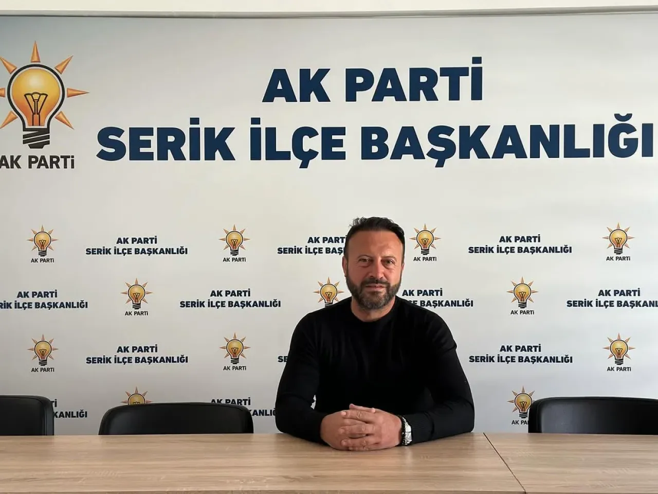 Serik AK Parti İlçe Başkanlığı'nda Vatandaşla İletişim Nöbeti Serik AK Parti İlçe Başkanlığı'nda Vatandaşla İletişim Nöbeti