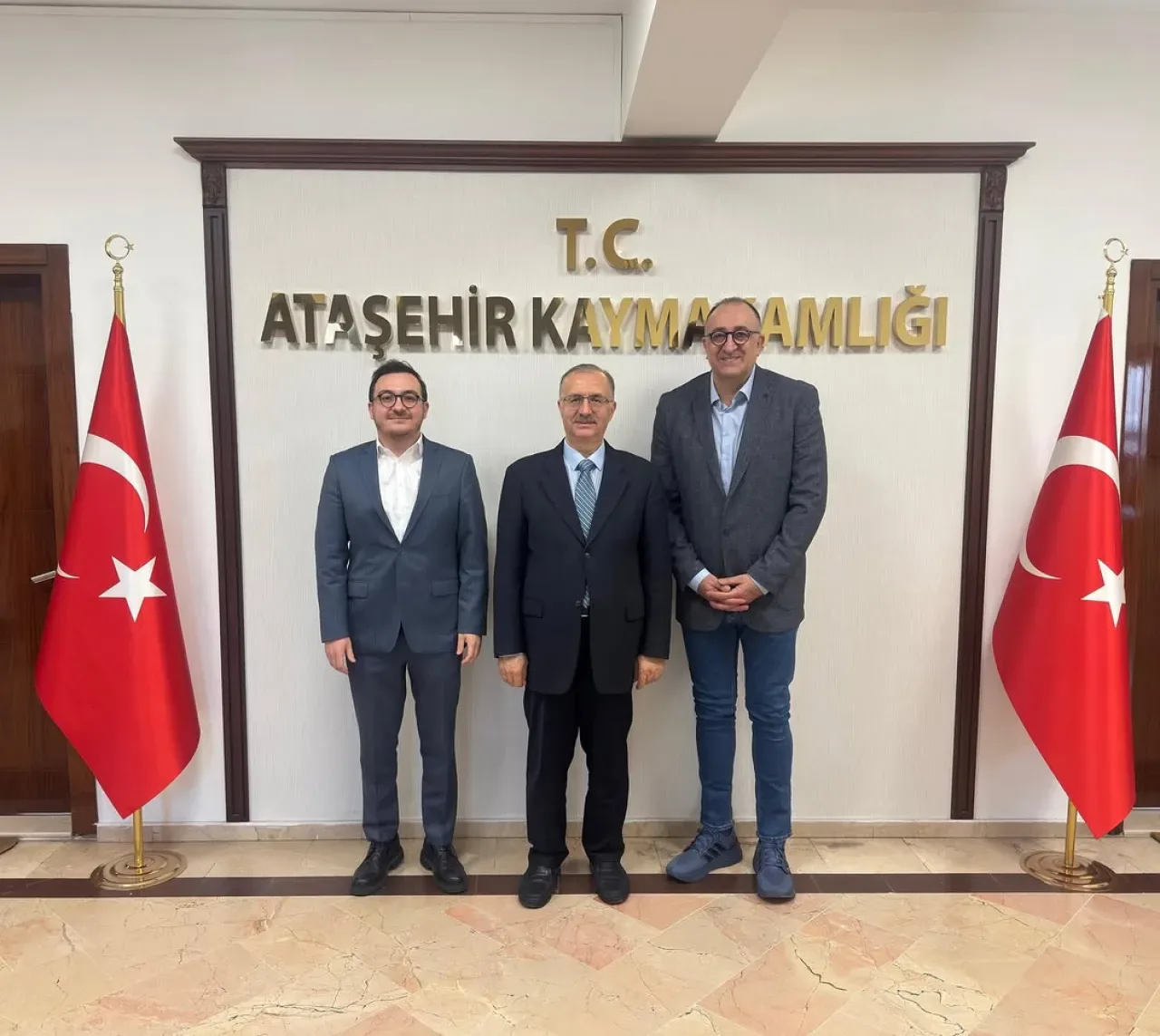 Fenerbahçe Basketbol Yönetimi, Ataşehir Kaymakamı'nı Ziyaret Etti Fenerbahçe Basketbol Yönetimi, Ataşehir Kaymakamı'nı Ziyaret Etti