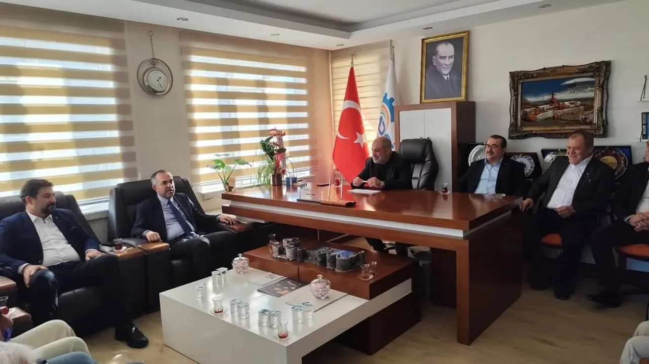 AK Parti Muratpaşa İlçe Başkanı Tuncay Hayta, ANTGIAD'ın Yeni Başkanı Dilaver Tanık'ı Ziyaret Etti AK Parti Muratpaşa İlçe Başkanı Tuncay Hayta, ANTGIAD'ın Yeni Başkanı Dilaver Tanık'ı Ziyaret Etti