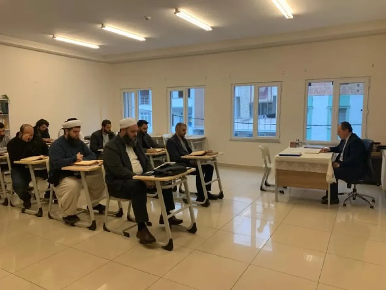 Arnavutköy'de Cami Görevlilerine Yönelik Kur'an Eğitimi Kursu Başladı Arnavutköy'de Cami Görevlilerine Yönelik Kur'an Eğitimi Kursu Başladı