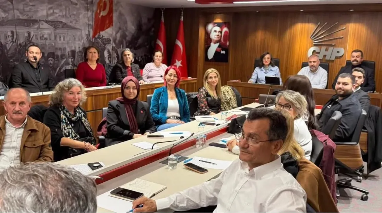 CHP'den Kent Yoksulluğu ile Mücadele İçin Komisyon Toplantısı CHP'den Kent Yoksulluğu ile Mücadele İçin Komisyon Toplantısı