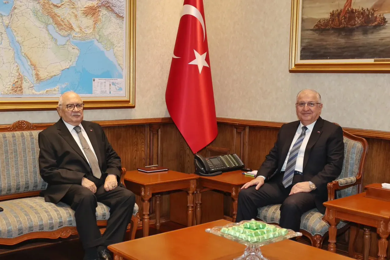 Eski Millî Savunma Bakanı Gönül, Bakan Güler'i Ziyaret Etti Eski Millî Savunma Bakanı Gönül, Bakan Güler'i Ziyaret Etti