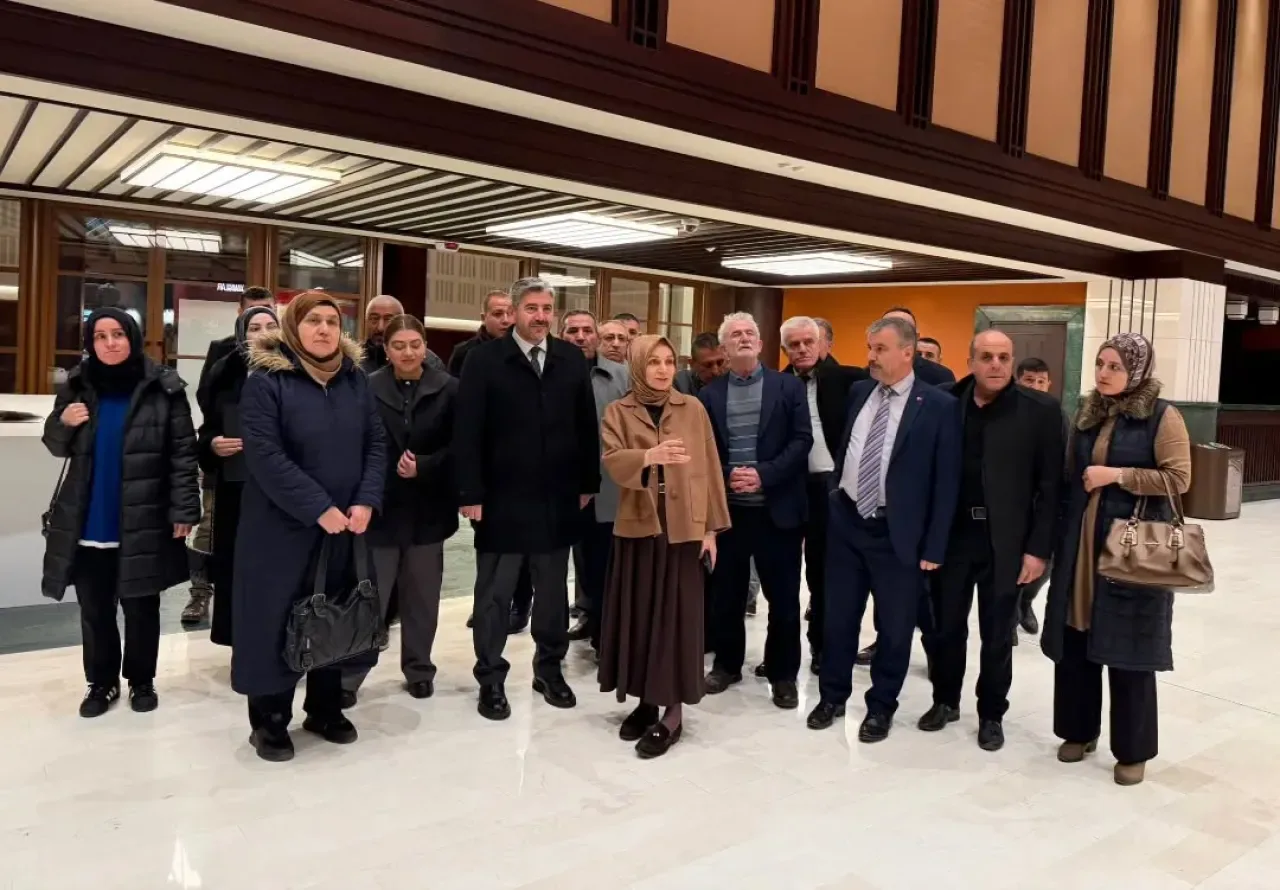 AK Parti Sincan İlçe Teşkilatı, Yankılar Sergisi'ni Ziyaret Etti AK Parti Sincan İlçe Teşkilatı, Yankılar Sergisi'ni Ziyaret Etti