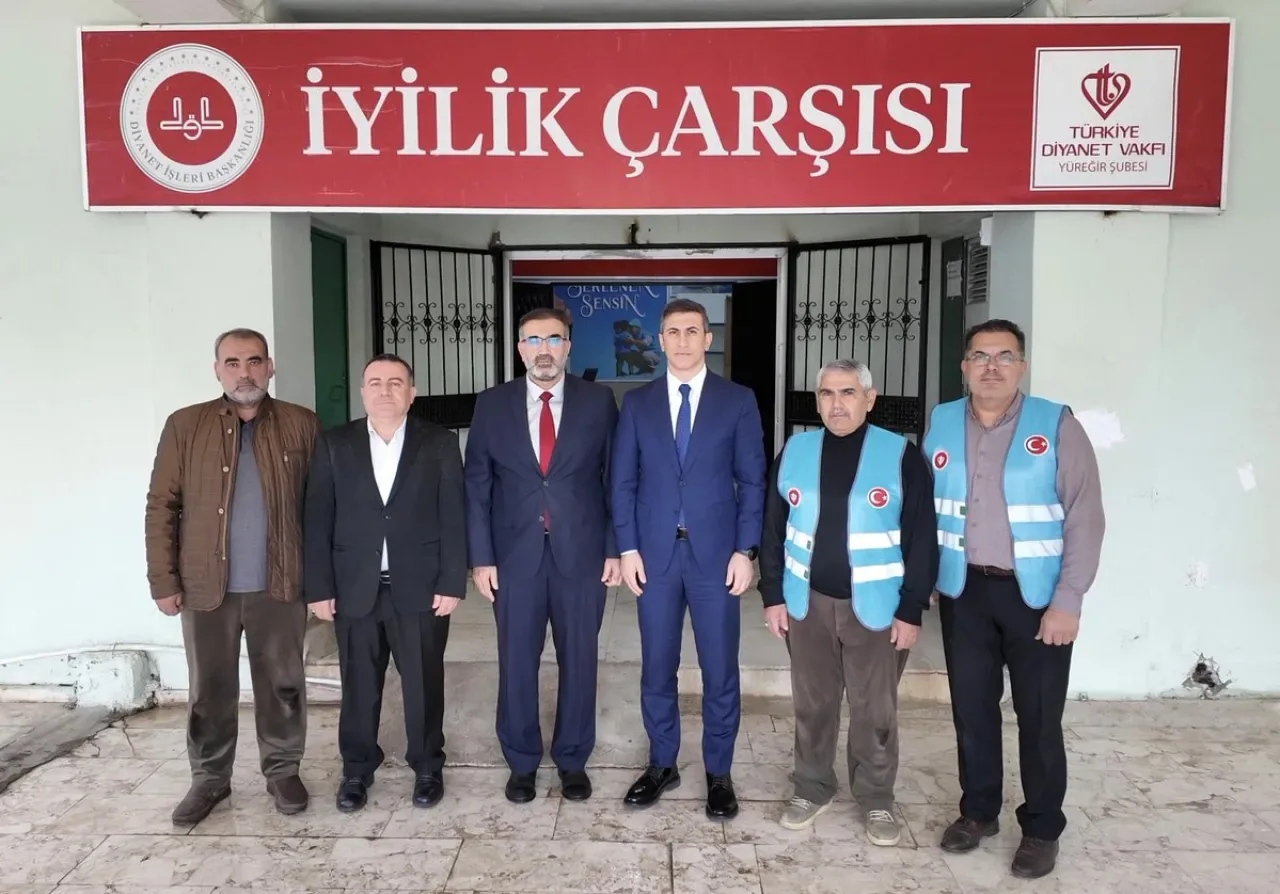 Yüreğir Kaymakamlığı, Türkiye Diyanet Vakfı'nın İyilik Çarşısı'nı Ziyaret Etti Yüreğir Kaymakamlığı, Türkiye Diyanet Vakfı'nın İyilik Çarşısı'nı Ziyaret Etti