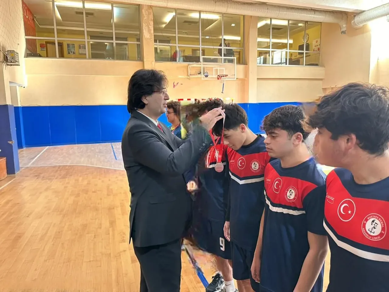 Sarıyer'de Genç Erkekler Futsal Turnuvası Coşkuyla Tamamlandı Sarıyer'de Genç Erkekler Futsal Turnuvası Coşkuyla Tamamlandı