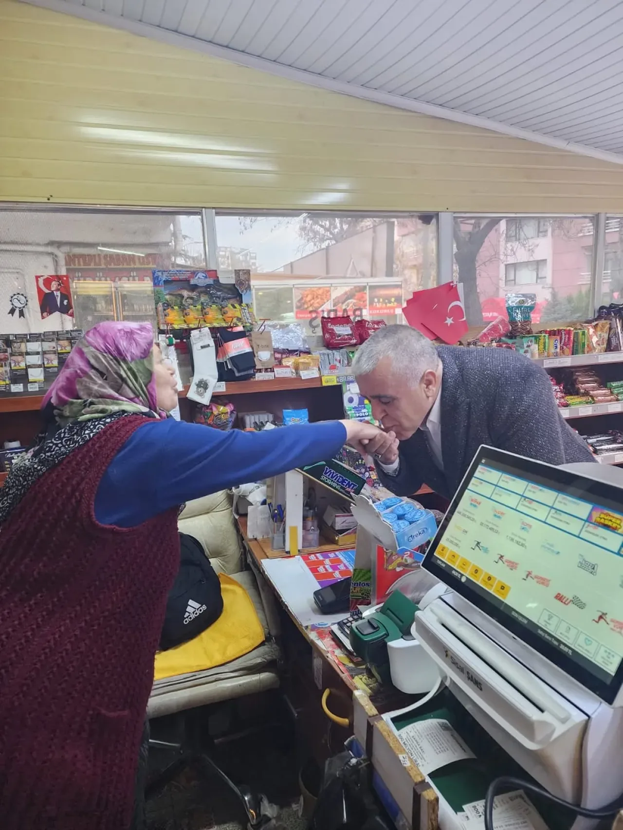 MHP Yenimahalle İlçe Başkanlığı Esnaf Ziyareti Gerçekleştirdi MHP Yenimahalle İlçe Başkanlığı Esnaf Ziyareti Gerçekleştirdi