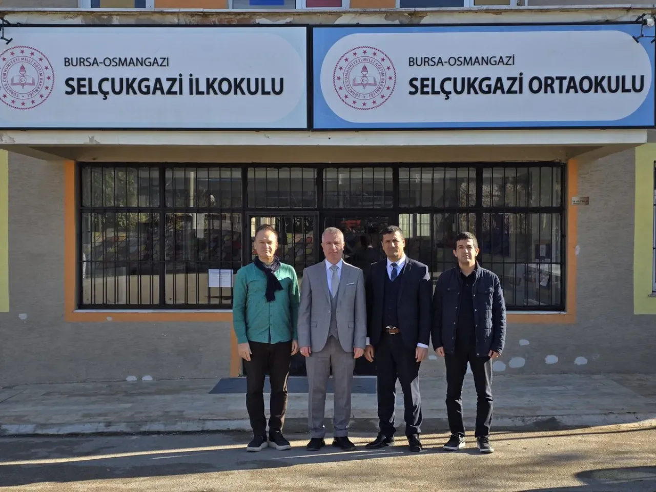 Bursa Osmangazi'de Okul Ziyareti: Eğitimde Kalite Kontrolü Bursa Osmangazi'de Okul Ziyareti: Eğitimde Kalite Kontrolü