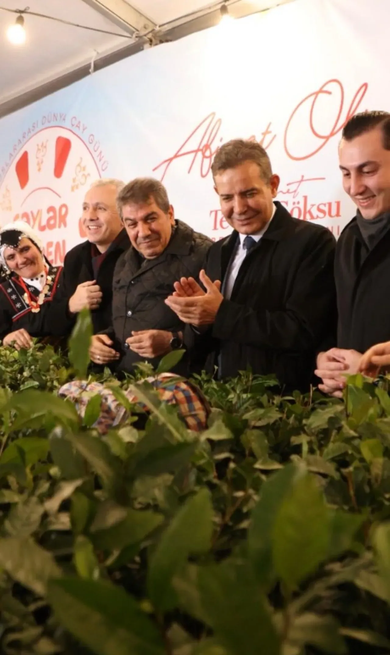 Esenler'de Dünya Çay Günü Coşkusu Rizeliler Derneği'nde Kutlandı Esenler'de Dünya Çay Günü Coşkusu Rizeliler Derneği'nde Kutlandı