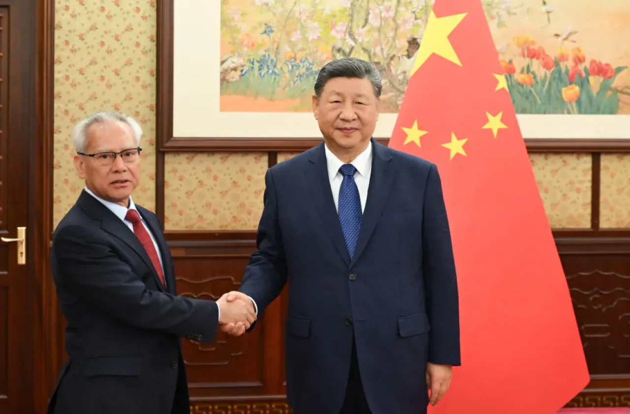 Makao Özel İdari Bölgesi İcra Kurulu Başkanı, Çin Devlet Başkanı Xi Jinping'e Çalışma Raporunu Sundu Makao Özel İdari Bölgesi İcra Kurulu Başkanı, Çin Devlet Başkanı Xi Jinping'e Çalışma Raporunu Sundu