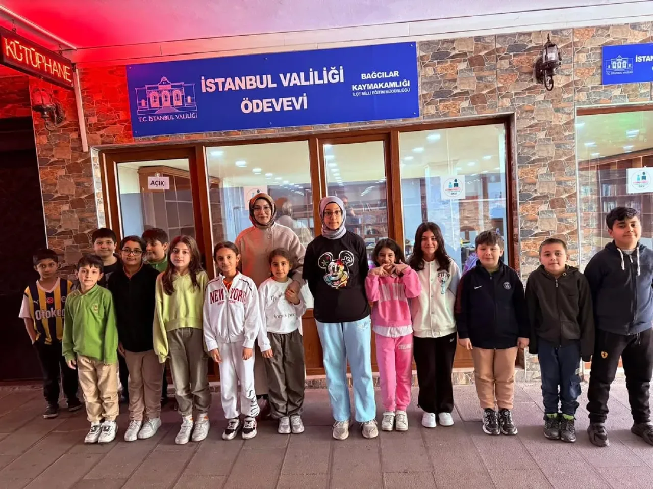 Bağcılar'da Öğrencilere Teknoloji Bağımlılığı Semineri Verildi Bağcılar'da Öğrencilere Teknoloji Bağımlılığı Semineri Verildi