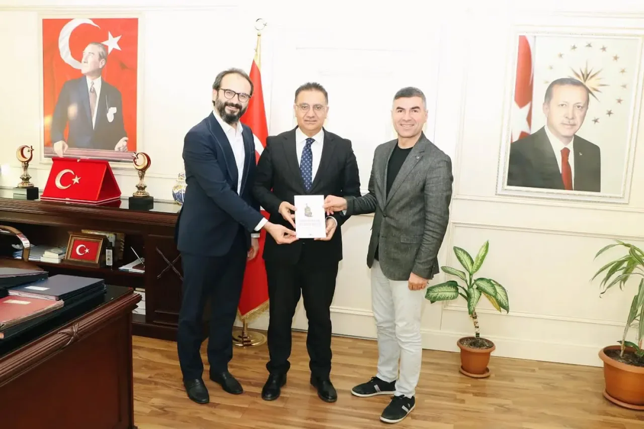 Sancaktepe'de Eğitim Projeleri ve "Dedem Bana Filozof Diyor" Kitabı Gündemde Sancaktepe'de Eğitim Projeleri ve "Dedem Bana Filozof Diyor" Kitabı Gündemde