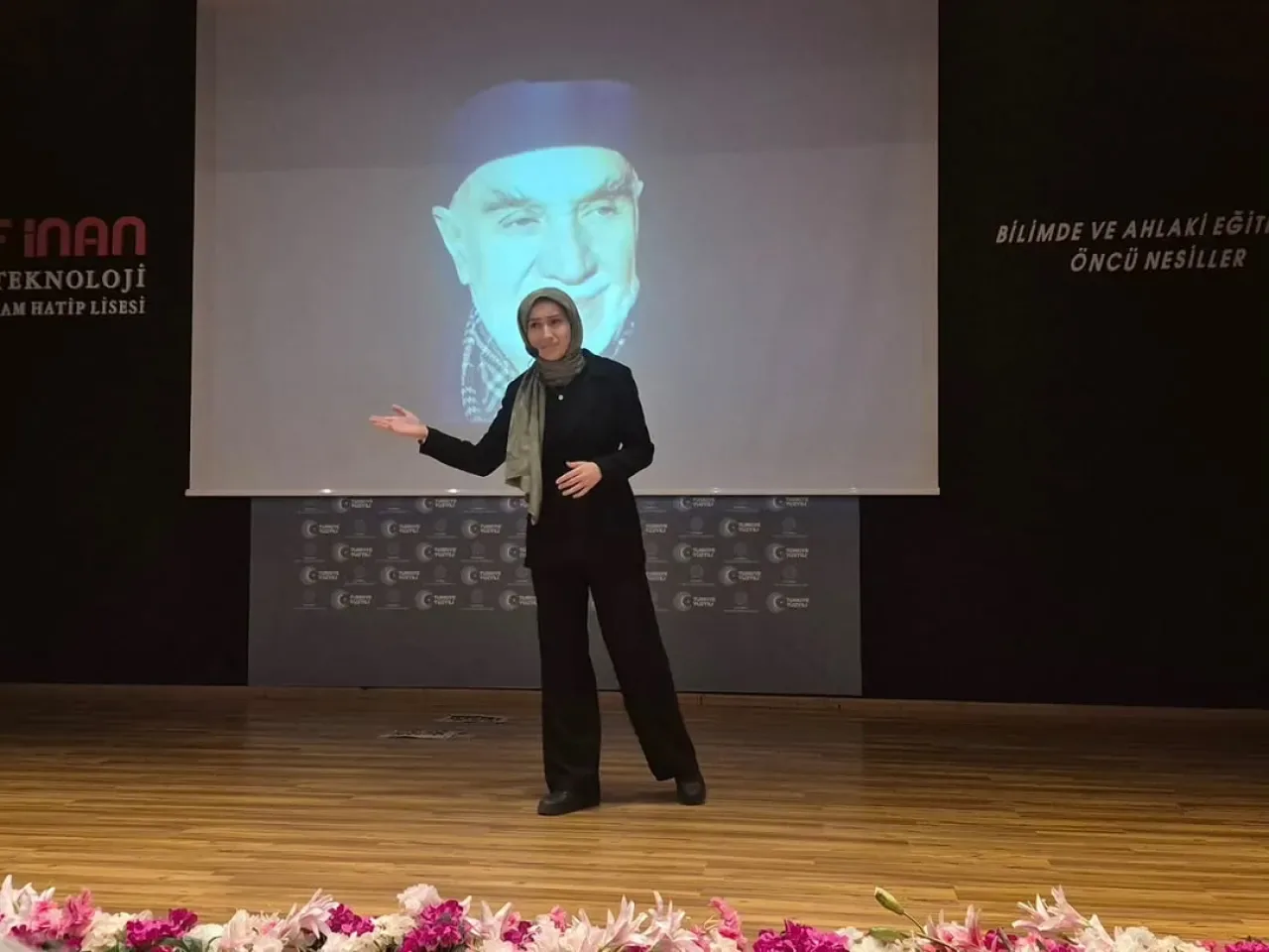 Sultangazili Öğrenci Hitabet Yarışmasında Bölge Birincisi Oldu Sultangazili Öğrenci Hitabet Yarışmasında Bölge Birincisi Oldu