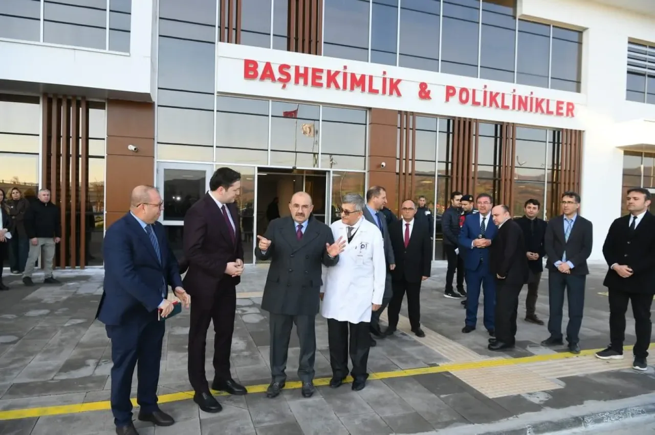 Vali Ustaoğlu, Susurluk Devlet Hastanesi'nde İncelemelerde Bulundu Vali Ustaoğlu, Susurluk Devlet Hastanesi'nde İncelemelerde Bulundu