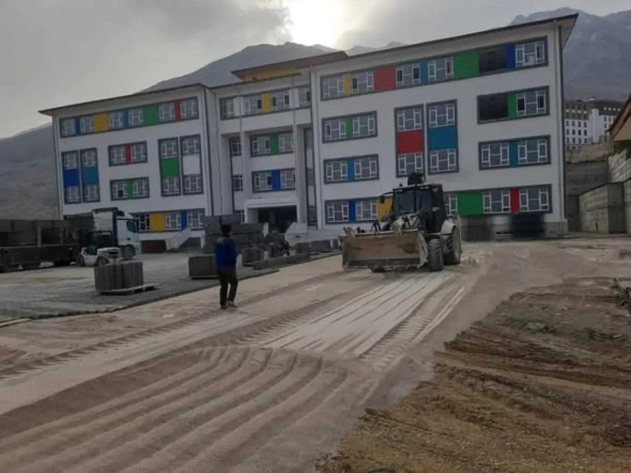 Elbistan'da Eğitim Yatırımları Hız Kesmeden Devam Ediyor Elbistan'da Eğitim Yatırımları Hız Kesmeden Devam Ediyor
