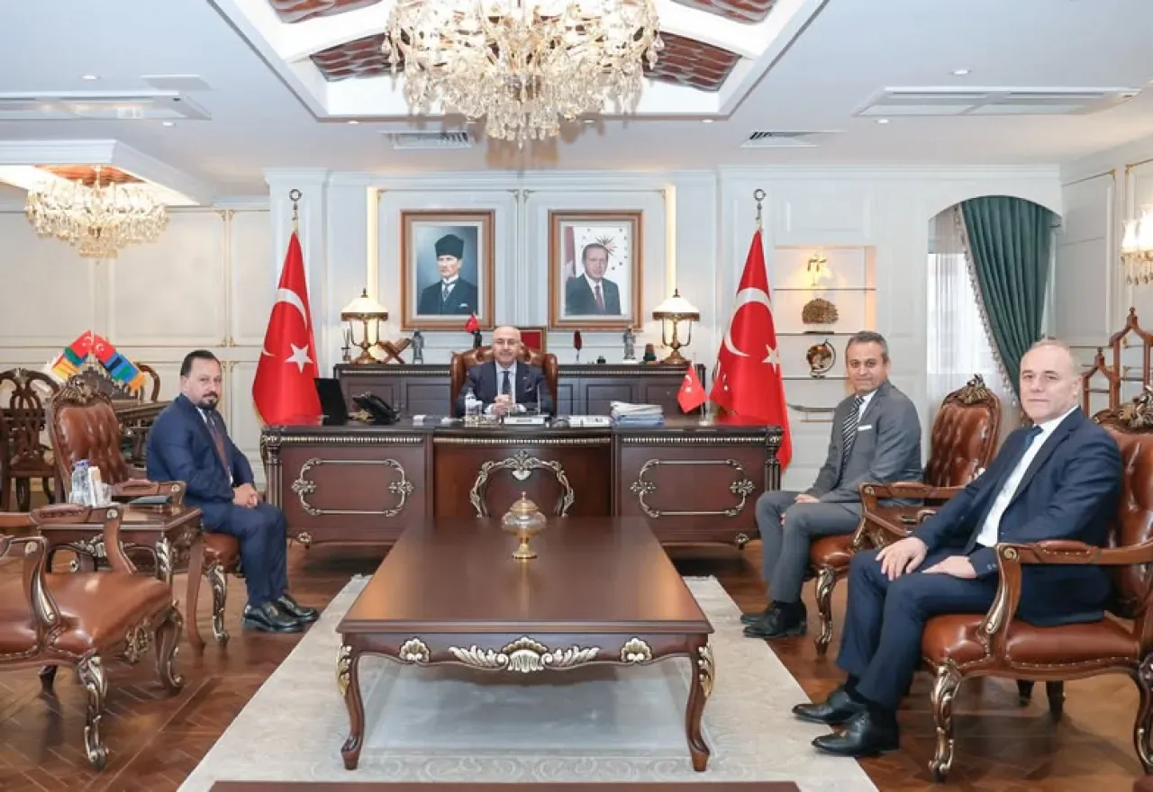 Adana'da Tekstil Sektörü İstişaresi: Vali Köşger, Sarıçam Belediye Başkanı ve Tekstilkent Yönetimini Ağırladı Adana'da Tekstil Sektörü İstişaresi: Vali Köşger, Sarıçam Belediye Başkanı ve Tekstilkent Yönetimini Ağırladı