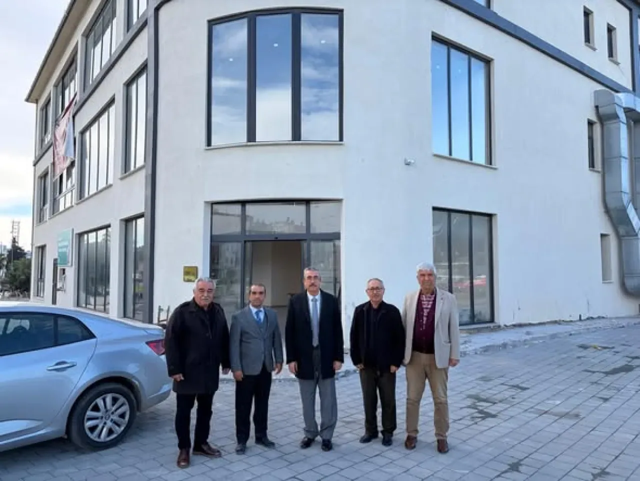 Karataş Gençlik Merkezi Açılışa Hazırlanıyor Karataş Gençlik Merkezi Açılışa Hazırlanıyor