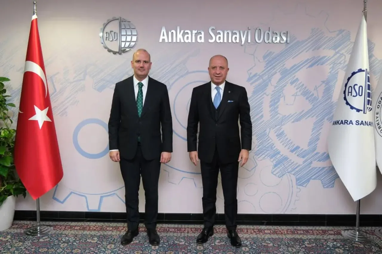 AK Parti Ankara Milletvekili Ömer İleri, Ankara Sanayi Odası Başkanı Seyit Ardıç'ı Ziyaret Etti AK Parti Ankara Milletvekili Ömer İleri, Ankara Sanayi Odası Başkanı Seyit Ardıç'ı Ziyaret Etti