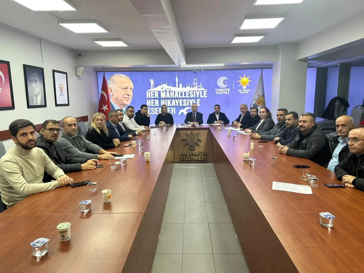 AK Parti Esenler'de Haftalık Çalışma Planlaması Yapıldı AK Parti Esenler'de Haftalık Çalışma Planlaması Yapıldı