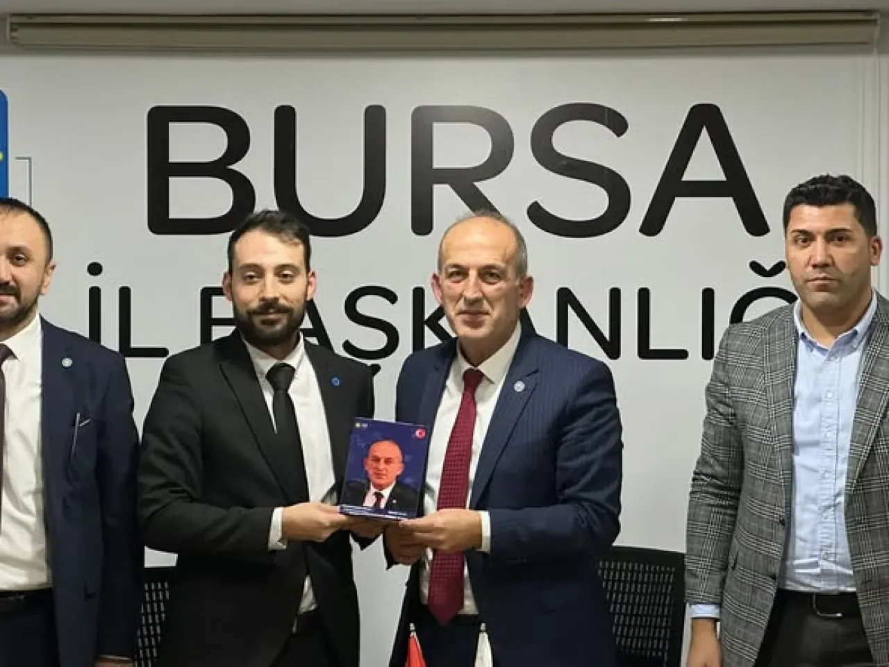 İYİ Parti Osmangazi İlçe Başkanı, İl Başkanı İsmail Kaya'yı Ziyaret Etti İYİ Parti Osmangazi İlçe Başkanı, İl Başkanı İsmail Kaya'yı Ziyaret Etti