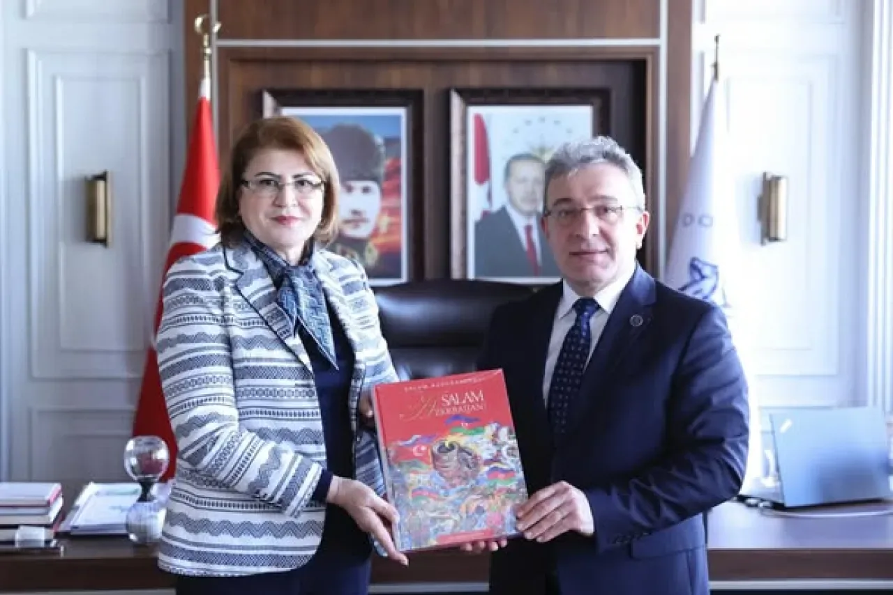 Dokuz Eylül Üniversitesi ve Azerbaycan Arasında Eğitim İş Birliği Görüşmeleri Dokuz Eylül Üniversitesi ve Azerbaycan Arasında Eğitim İş Birliği Görüşmeleri