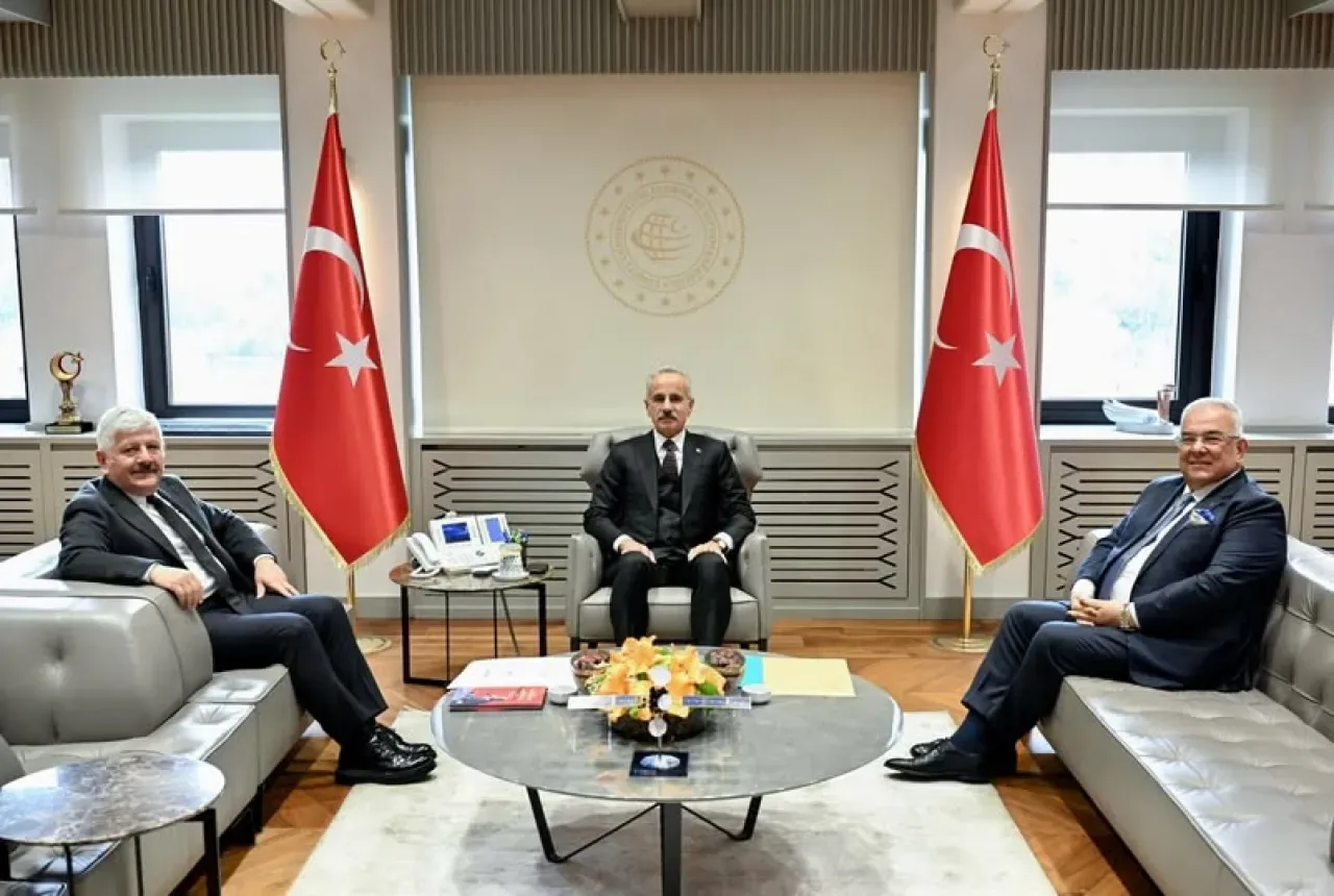Sağlık Bilimleri Üniversitesi ile Ulaştırma ve Altyapı Bakanlığı'ndan İş Birliği Görüşmesi Sağlık Bilimleri Üniversitesi ile Ulaştırma ve Altyapı Bakanlığı'ndan İş Birliği Görüşmesi