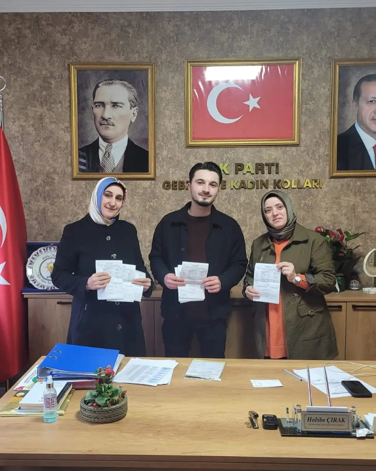 Gebze'de Ak Parti Kadın Kollarına Yeni Katılımlar Gebze'de Ak Parti Kadın Kollarına Yeni Katılımlar