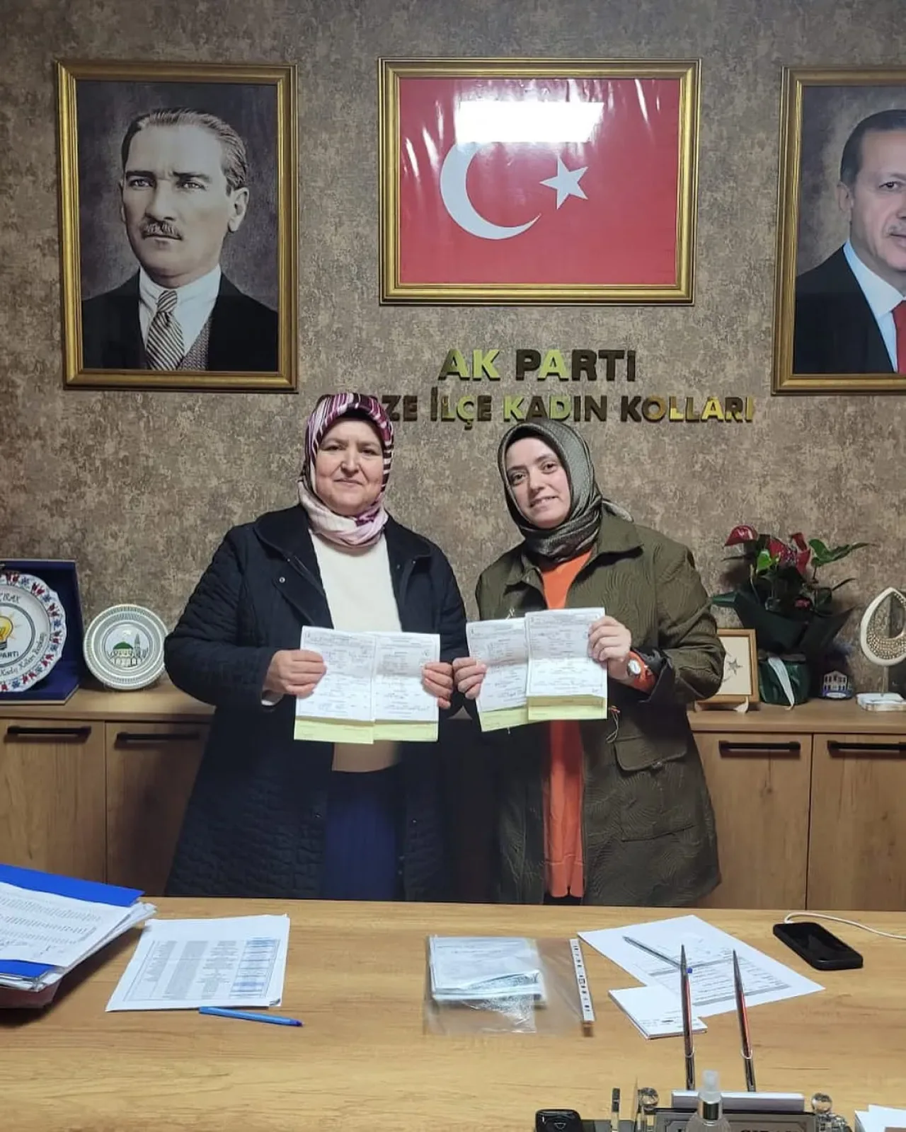 Gebze'de Ak Parti Kadın Kolları'na Yeni Üyeler Katıldı Gebze'de Ak Parti Kadın Kolları'na Yeni Üyeler Katıldı