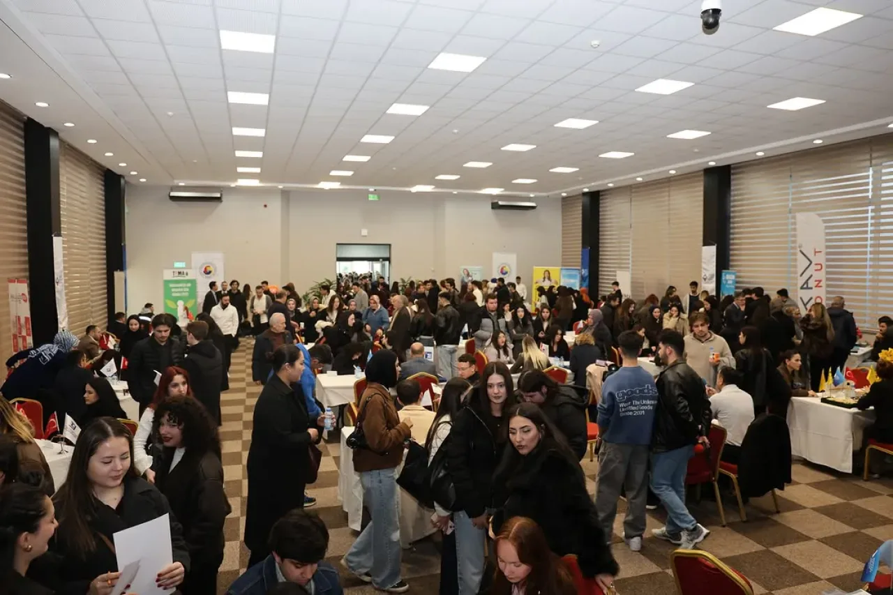 Körfez Ticaret Odası, Kariyer Günleri'nde İş Dünyası ve Öğrencileri Buluşturdu Körfez Ticaret Odası, Kariyer Günleri'nde İş Dünyası ve Öğrencileri Buluşturdu
