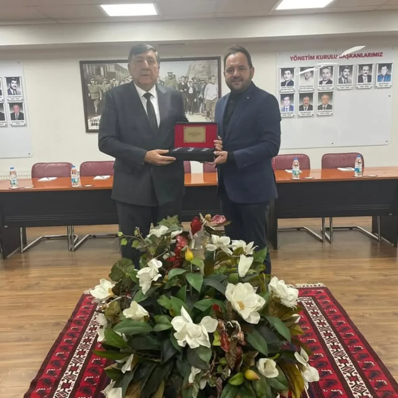 MHP Altıeylül İlçe Başkanı Alper Okçelik, Balıkesir Ticaret Borsası'nı Ziyaret Etti MHP Altıeylül İlçe Başkanı Alper Okçelik, Balıkesir Ticaret Borsası'nı Ziyaret Etti