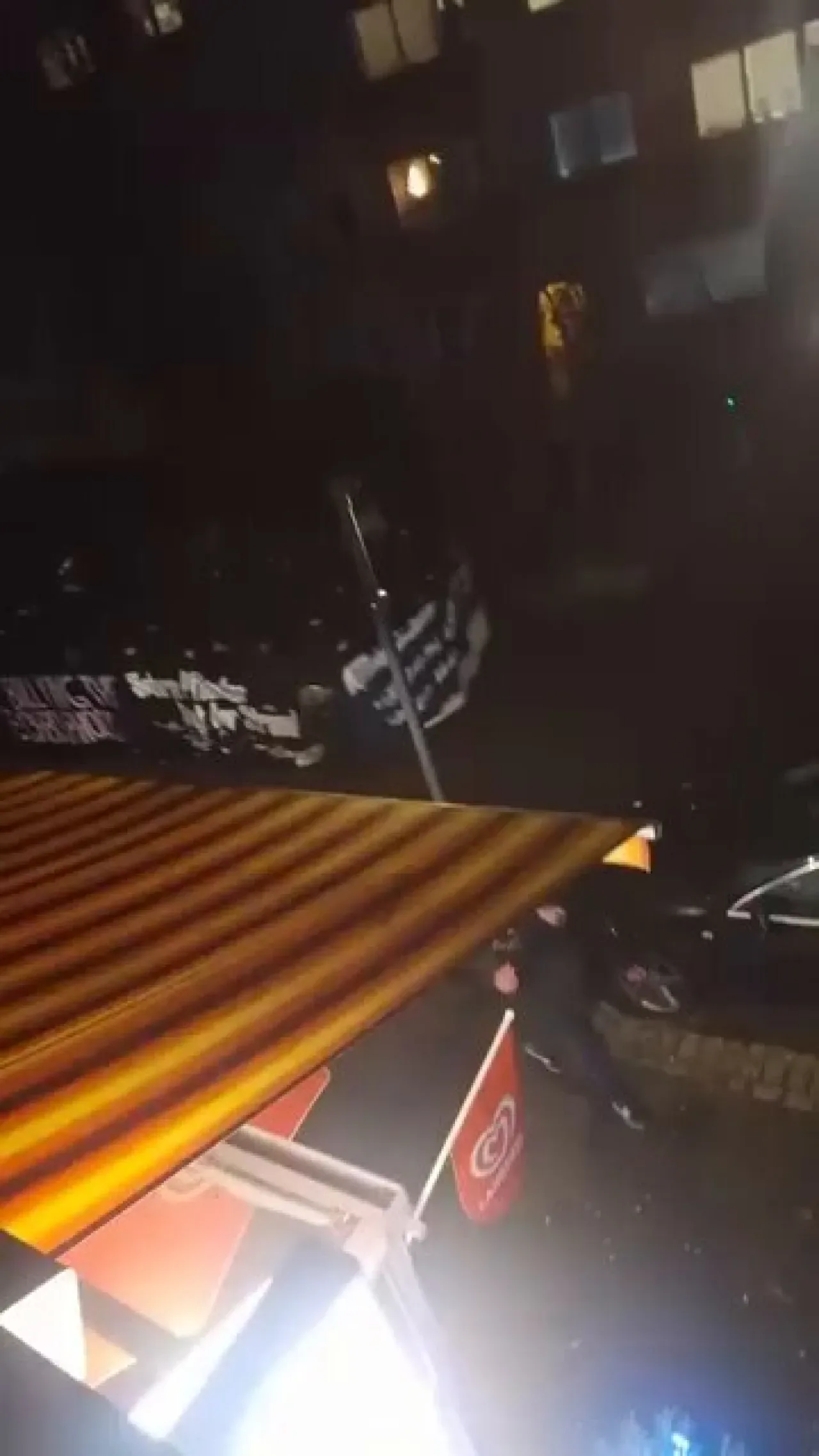Almanya'nın Hamburg Kentinde Binlerce Kişi Göçmen Politikalarını Protesto Etti Almanya'nın Hamburg Kentinde Binlerce Kişi Göçmen Politikalarını Protesto Etti