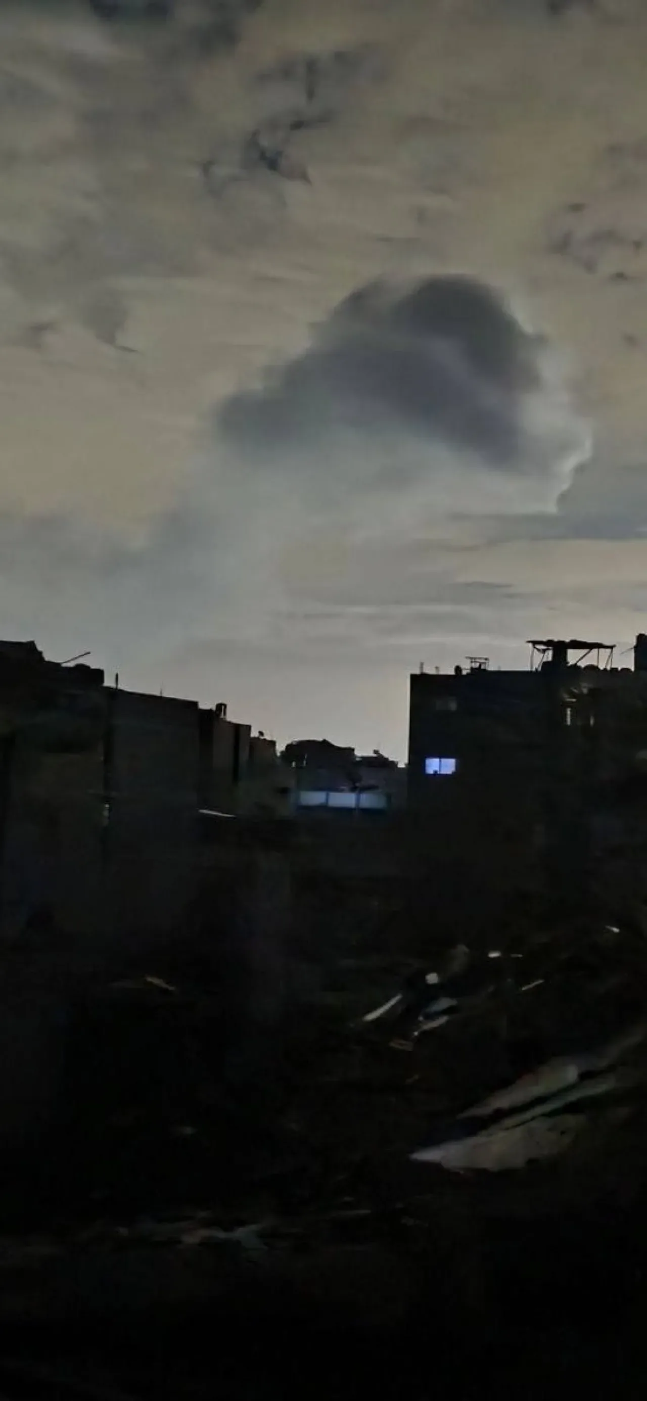 İsrail Savaş Uçakları Gazze'nin Doğusuna Hava Saldırıları Düzenledi İsrail Savaş Uçakları Gazze'nin Doğusuna Hava Saldırıları Düzenledi